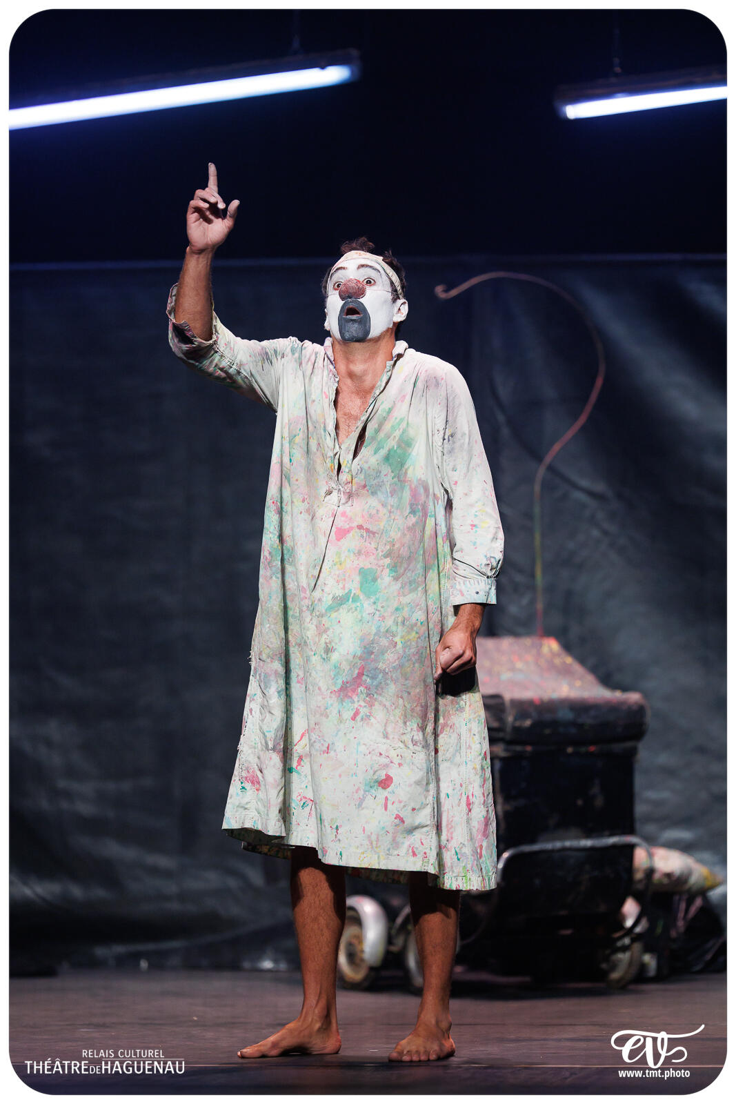 TROP PRÈS DU MUR (TYPHUS BRONX)